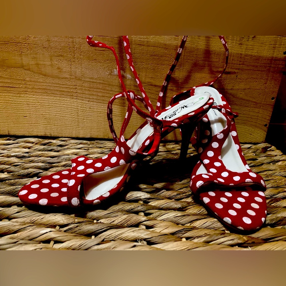 Pinup laced red polka dot high heels